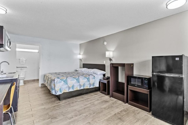 Compact studio-appartement met kitchenette nabij Wilmington's kust - thumbnail 4