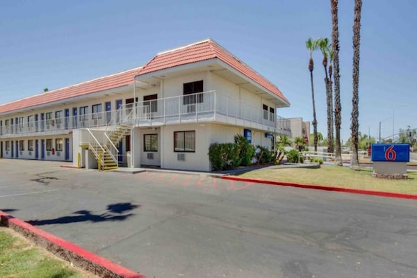1 Full Bed  Ada/ri Shower/mini Fridge - Tempe, AZ