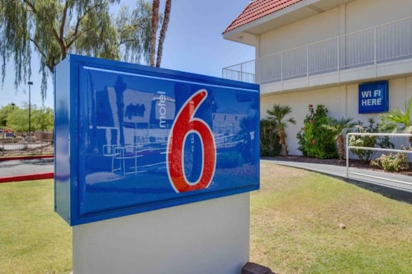 2 Full Beds - Tempe