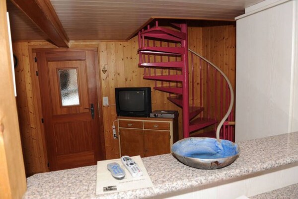 Rustiek houten chalet in Betten met panoramisch uitzicht op de Walliser bergen - thumbnail 6