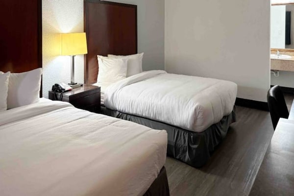 Comfortabele kamer met 2 queen beds in Mesa – gratis WiFi - thumbnail 3
