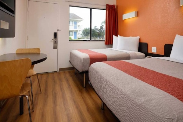 2 Full Beds Micfridge - Pismo Beach, CA