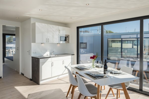 Op 500 m van zee: Unieke woonboot voor 6 personen in centrum Barth · 44 m² - thumbnail 3