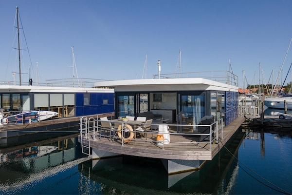 Op 500 m van zee: Unieke woonboot voor 6 personen in centrum Barth · 44 m² - thumbnail 1