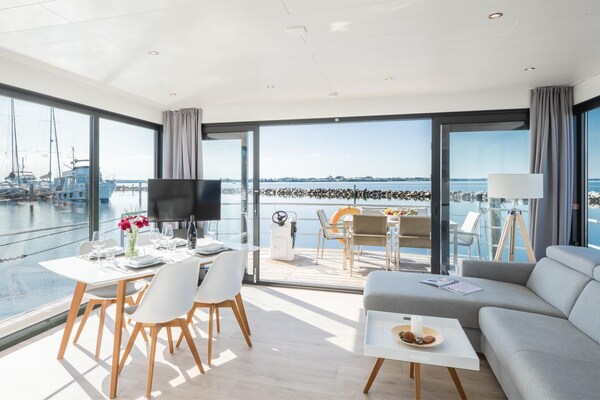 Op 500 m van zee: Unieke woonboot voor 6 personen in centrum Barth · 44 m² - thumbnail 2