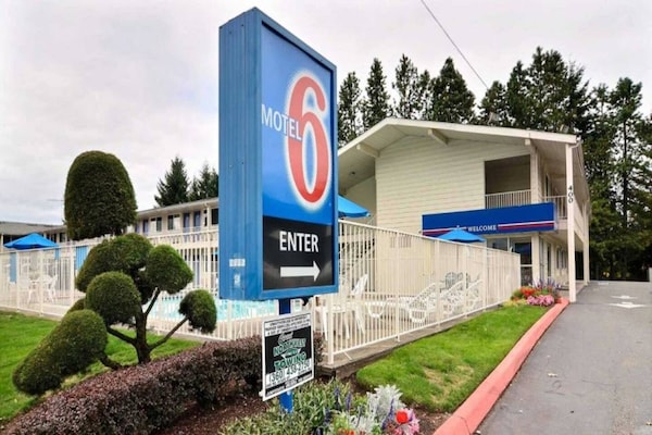 2 Full Beds - Olympia, WA