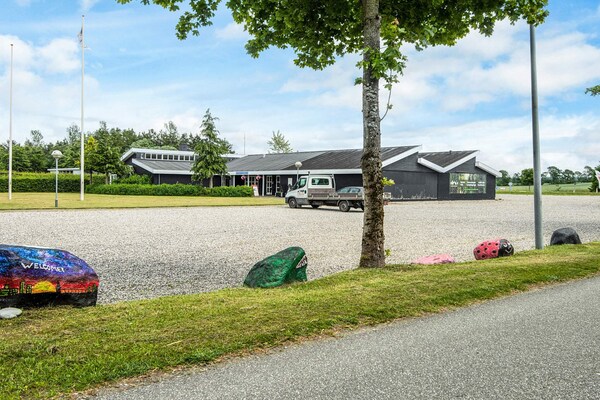 Knusse 4-persoons houten hut op Hampen Camping – Natuur en ontspanning bij het meer - thumbnail 6