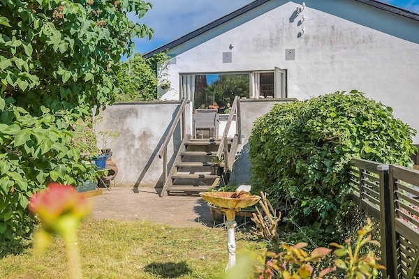 Vrijstaand vakantiehuis in Borre op Møn, vlakbij Møns Klint en zee - thumbnail 1
