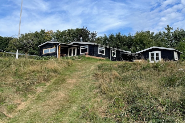 Charmant vakantiehuis met panoramisch uitzicht op de Diernæs-bocht, op 100 meter van het strand - thumbnail 2