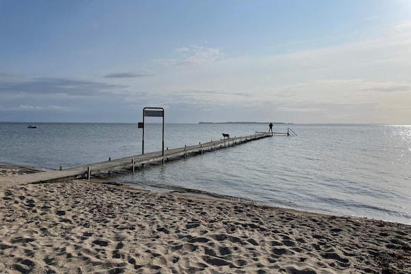 Charmant vakantiehuis met panoramisch uitzicht op de Diernæs-bocht, op 100 meter van het strand - thumbnail 6