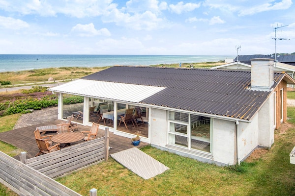 Eerstelijns strandhuis aan het Kattegat in Fjellerup voor 4 personen - thumbnail 1