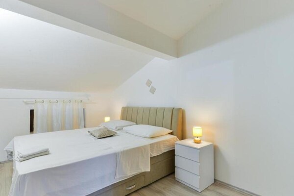 4-persoons appartement in Privlaka op 300m van de zee - thumbnail 2