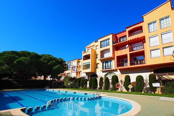 Aan het strand: Licht appartement voor 6 personen in Empuriabrava · 65 m² - thumbnail 1