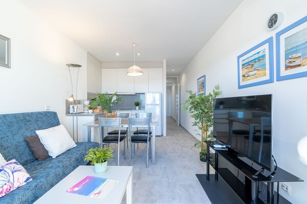Modern appartement met zeezicht en terras, 50m van strand Empuriabrava - thumbnail 1
