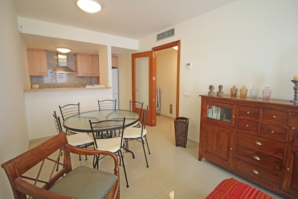 Licht appartement in Roses, 150m van strand met zwembad & parkeerplaats - thumbnail 3
