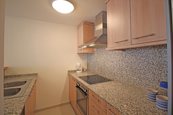 Licht appartement in Roses, 150m van strand met zwembad & parkeerplaats - thumbnail 4
