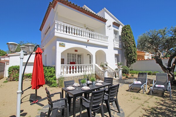 Vrijstaande villa aan de golfbaan in Empuriabrava, strand op 150 meter - thumbnail 5