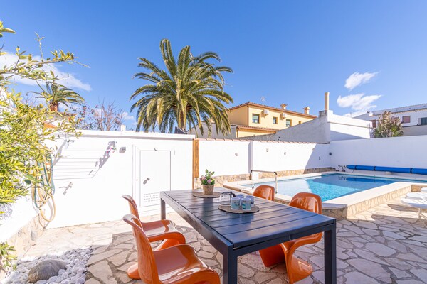 Villa aan de golf in Empuriabrava met privézwembad voor 8 personen - thumbnail 5