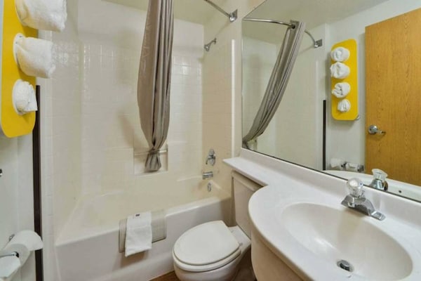 Comfortabele suite met twee queensize bedden in Meridian, Idaho - thumbnail 6