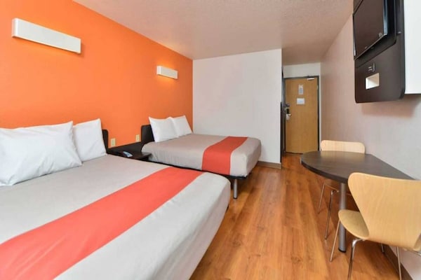 Comfortabele suite met twee queensize bedden in Meridian, Idaho - thumbnail 2