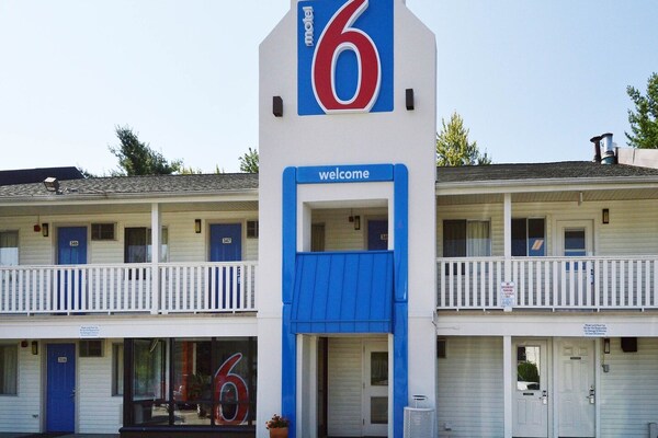 1 Full Bed Ada/ri Shower - Nashua, NH