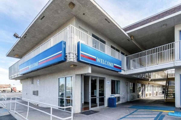 2 Full Beds  Smoking - El Centro, CA