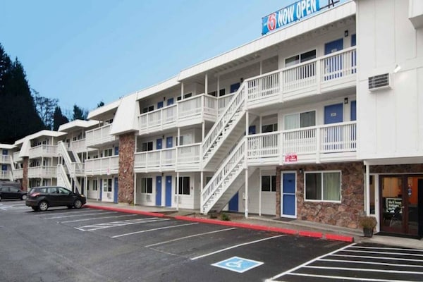 1 King Bed  Mobility Accessible Tub Nsmk - Bremerton, WA