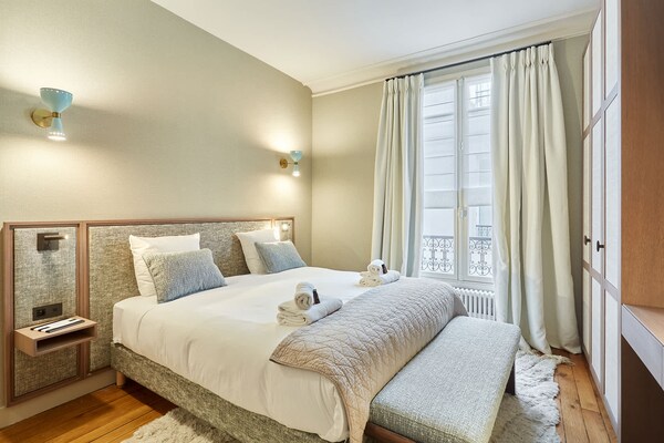 Luxe appartement met balkon en uitzicht op Jardin du Luxembourg in Parijs - thumbnail 2