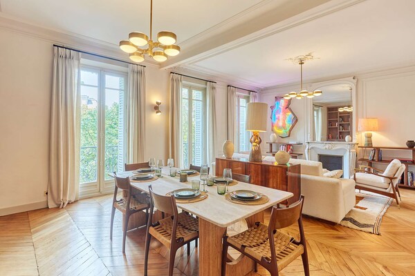 Luxe appartement met balkon en uitzicht op Jardin du Luxembourg in Parijs - thumbnail 6