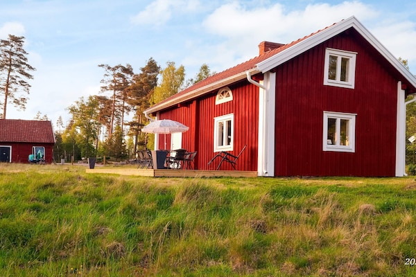 Knus vrijstaand vakantiehuis aan het meer in Småland - thumbnail 1