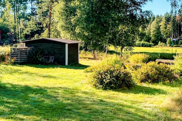 Zweeds zomerhuis bij idyllisch meer in Ärla – 8 personen - thumbnail 2