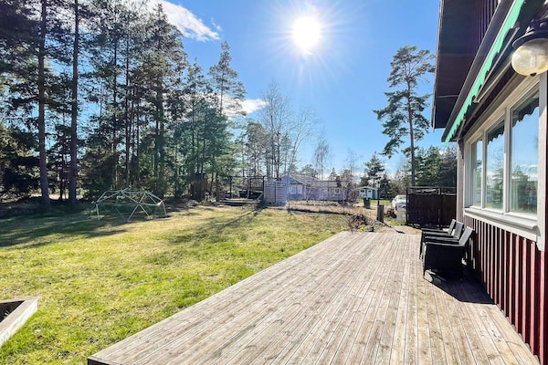 Aan zee: Ruim vakantiehuis op Oknö in Mönsterås voor 7 personen - thumbnail 5