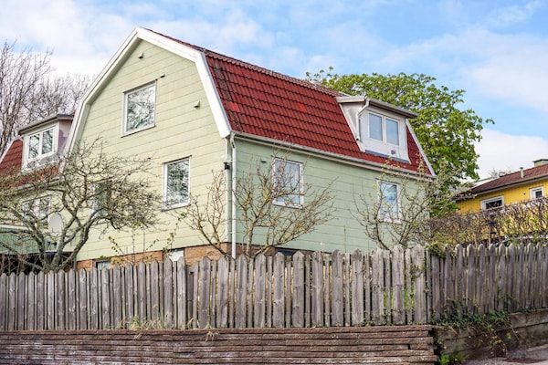 Appartement met zeezicht en balkon in Lysekil, 200m van het strand - thumbnail 1