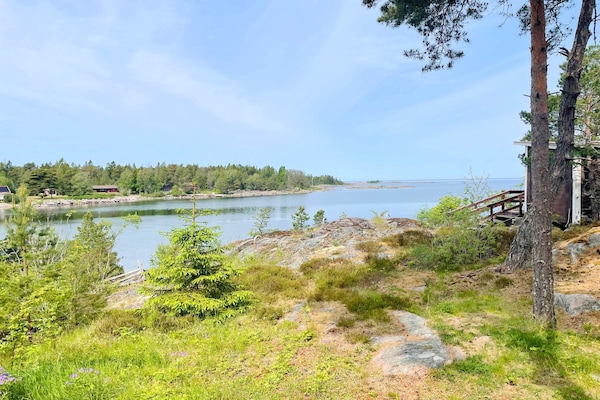 Zweedse archipelvilla met zeezicht en sauna op 40 meter van het strand - thumbnail 6