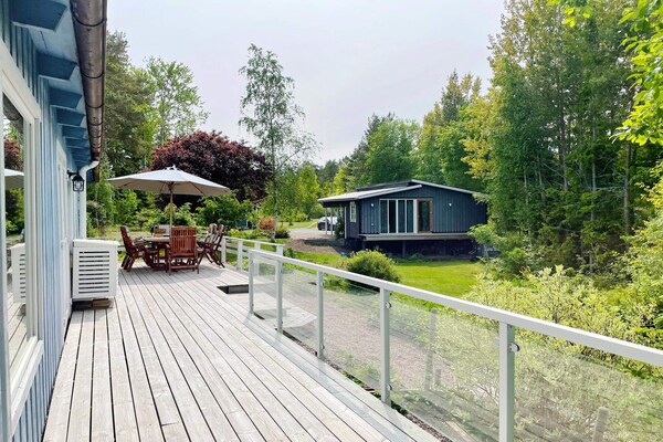 Zweedse archipelvilla met zeezicht en sauna op 40 meter van het strand - thumbnail 2