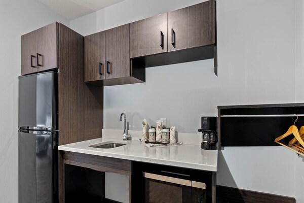 Comfortabel appartement met 2 queensize bedden bij Richmond Airport - thumbnail 6