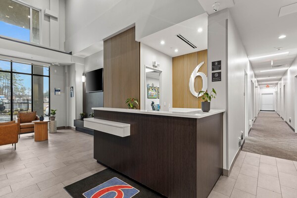 Comfortabel appartement met 2 queensize bedden bij Richmond Airport - thumbnail 1