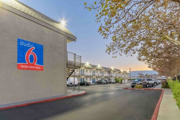 1 Full Bed  Non-smoking Kitchen - Fremont, CA