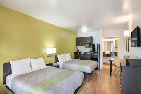 2 Queen Beds Non-smoking Kitchen - Colorado Springs, CO