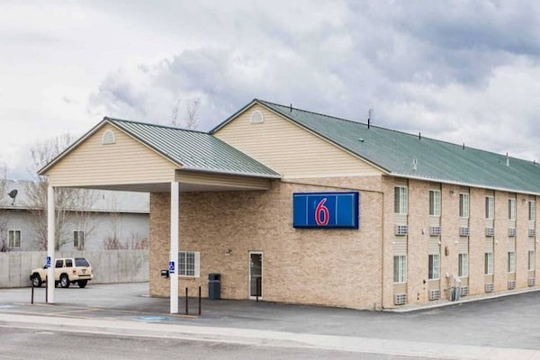 2 Full Beds  Micfridge - Rexburg, ID