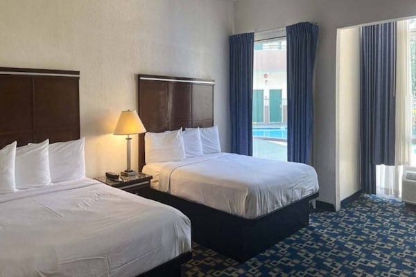 2 Queen Beds Non-smoking Micfridge - Oceanside, CA