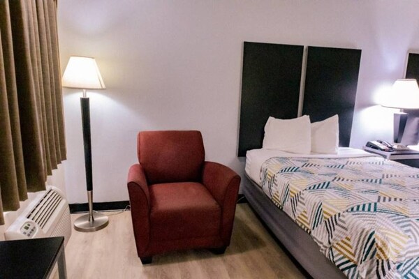 Comfortabele kingsize kamer met koelkast en magnetron in Nacogdoches - thumbnail 4