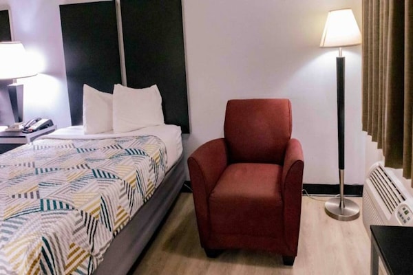 Comfortabele kingsize kamer met koelkast en magnetron in Nacogdoches - thumbnail 2