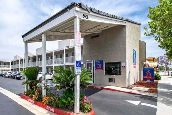 2 Full Beds Non-smoking Kitchen - Seal Beach, CA