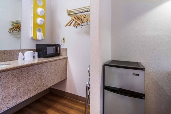 1 Queen Bed  Smoking - Washington