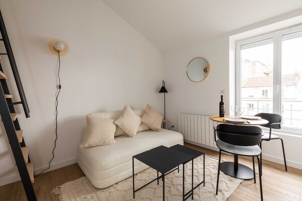 Knus gerenoveerd studio-appartement vlakbij Lyon, 10 minuten naar het centrum - thumbnail 1