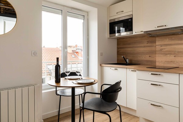 Knus gerenoveerd studio-appartement vlakbij Lyon, 10 minuten naar het centrum - thumbnail 2