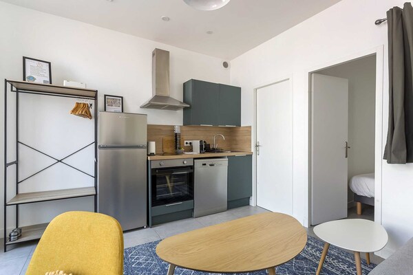 Compact en comfortabel appartement in Villeurbanne - thumbnail 2