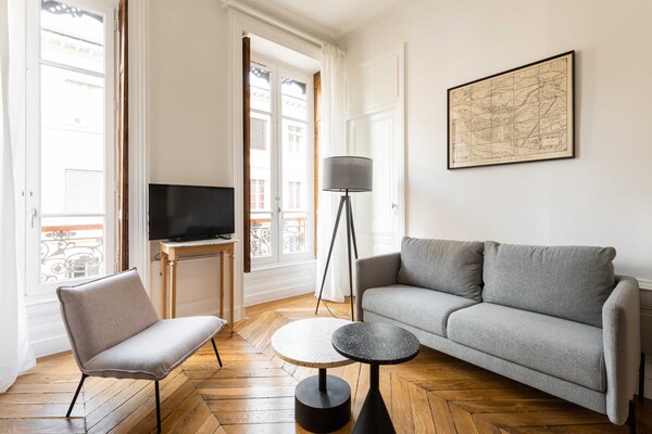 Authentiek Lyonnais appartement in hartje oude stad met boszicht - thumbnail 1
