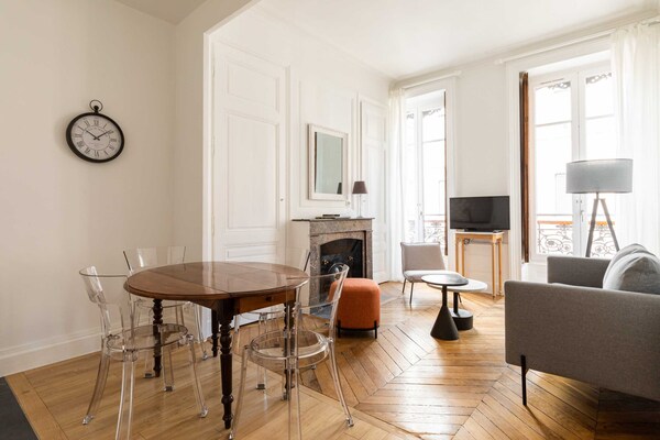 Authentiek Lyonnais appartement in hartje oude stad met boszicht - thumbnail 4